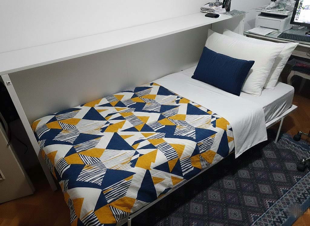 Horizontalni zidni krevet otvoren